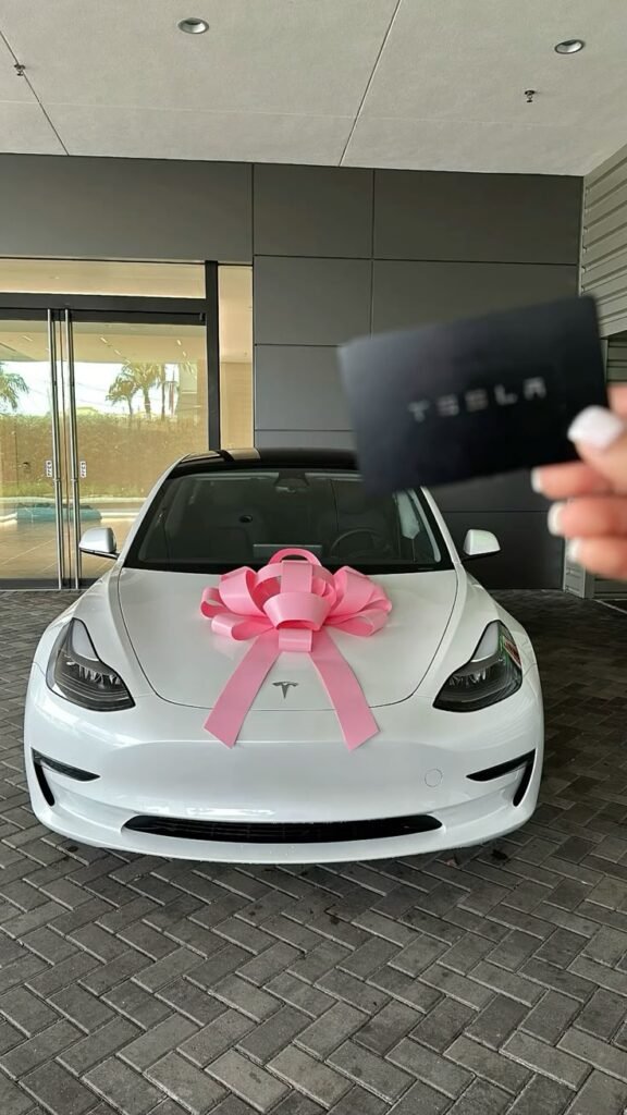 TESLA MODEL Y
